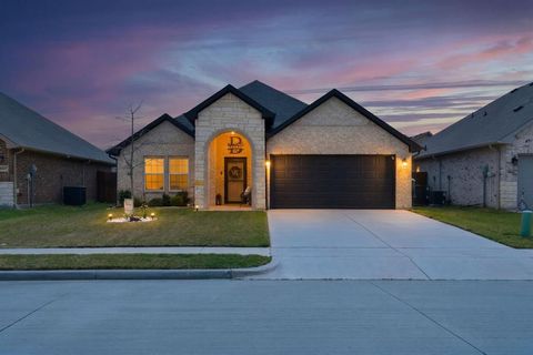 Photo of 1005 Tippit Ln, Greenville, TX 75402 (MLS # 21223920)