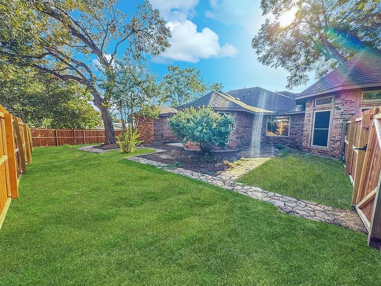 303 E Hillcroft Drive
