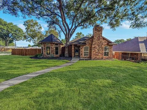 303 E Hillcroft Drive Duncanville TX 75137
