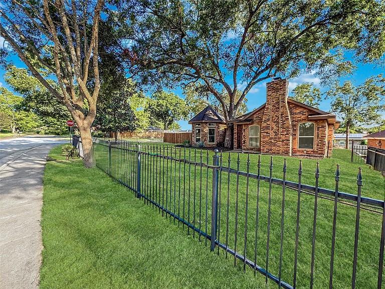 303 E Hillcroft Drive