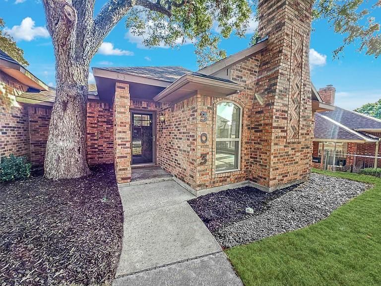 303 E Hillcroft Drive