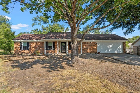 Photo of 7113 Oxford Drive, Waco, TX 76712 (MLS # 21383689)