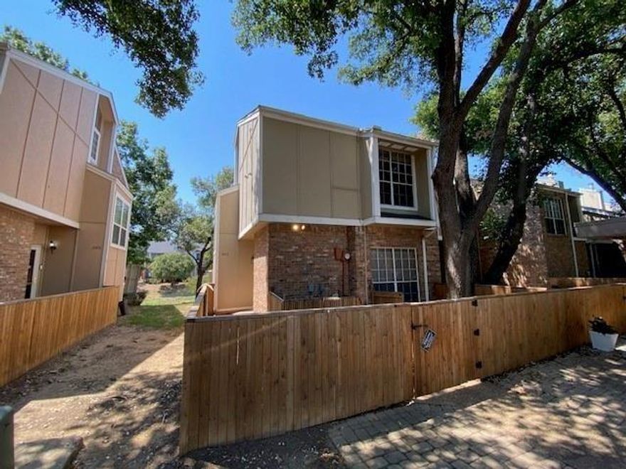 Upgraded 2 bedroom and 2 half bath townhome in quiet community. Great location to major highways