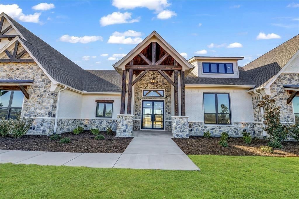 5017 Frost Creek