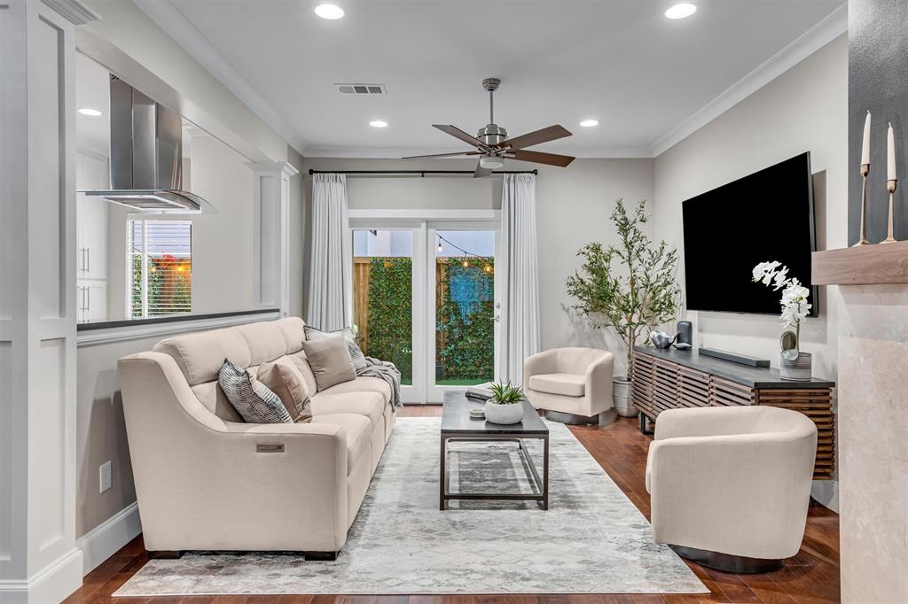 4242 Travis Street 102