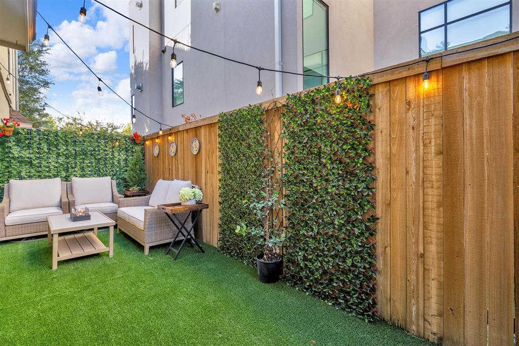 4242 Travis Street 102
