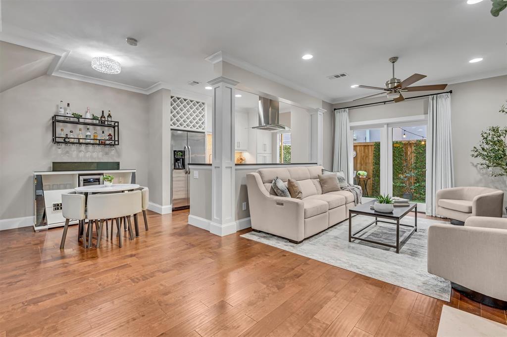 4242 Travis Street 102