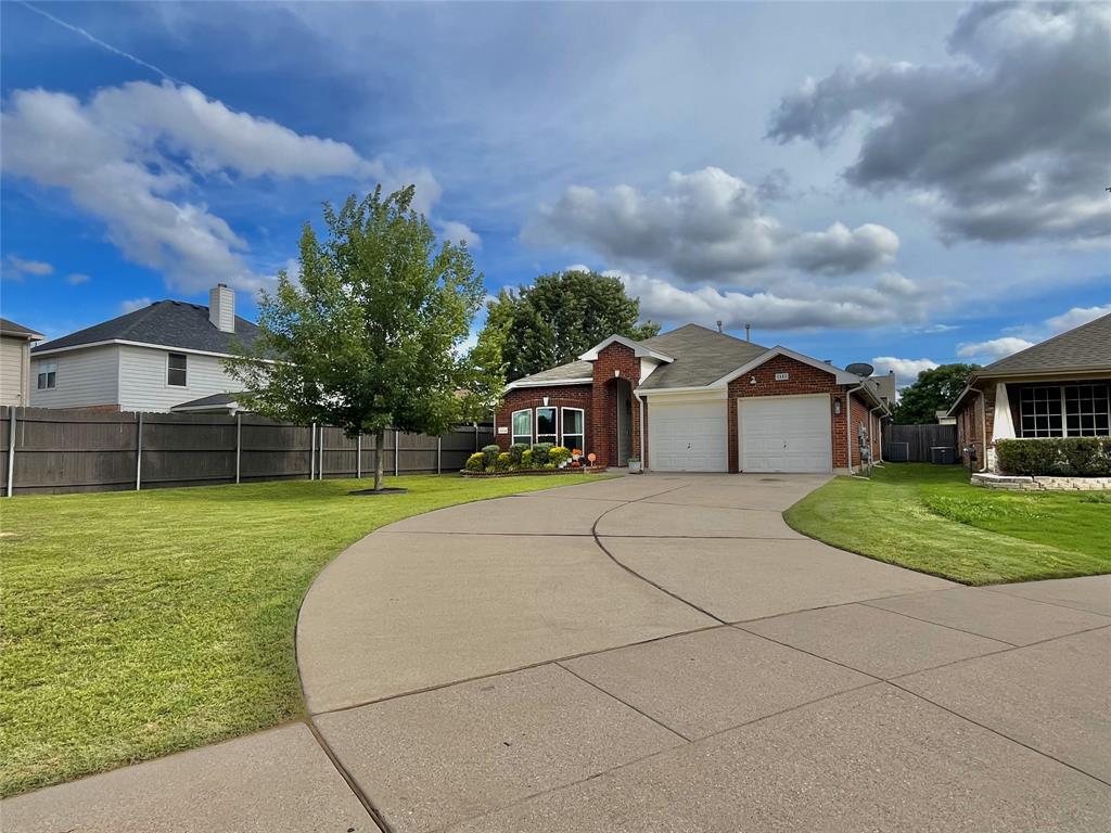 5805 Bridal Trail