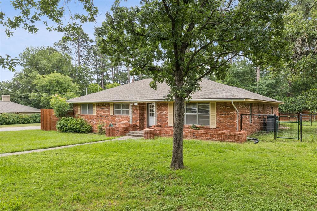 916 Edgewood Place