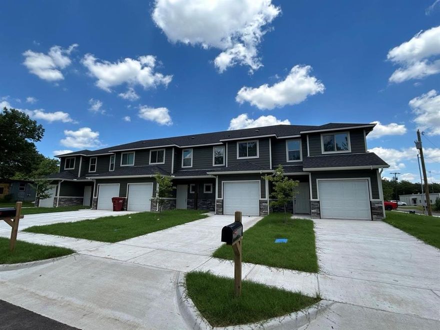 BRAND NEW TOWNHOME! Minutes to downtown of Bonham City , shopping and restaurant. Two new lakes are not far away. A quiet farm ranch in the front of the house. Quick access to Hwy 121, Hwy 78 and Hwy 82. Featuring Stainless steel appliances, Granite Counter Top, Energy Efficiency. Fence large backyards.