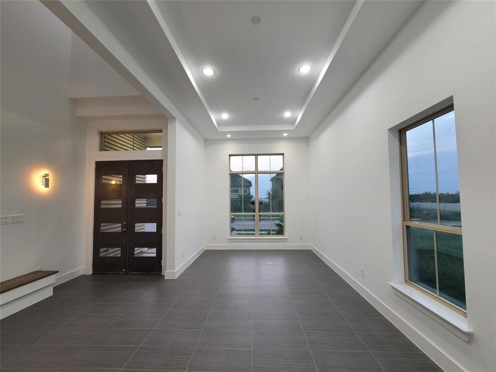 2812 Almanzor Avenue