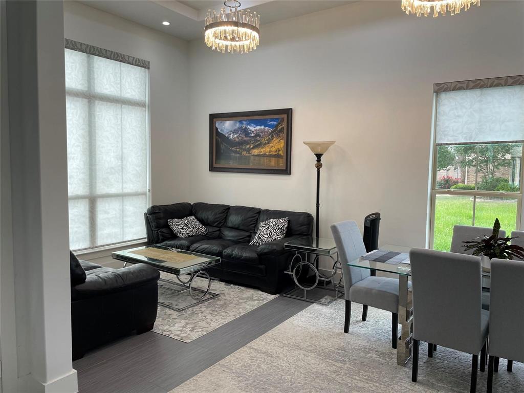 2812 Almanzor Avenue