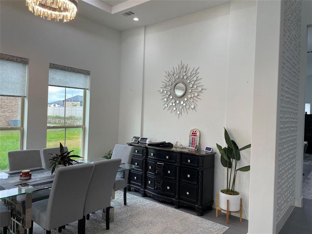 2812 Almanzor Avenue