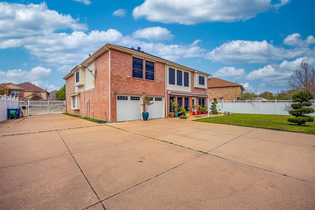 808 Sabona Drive