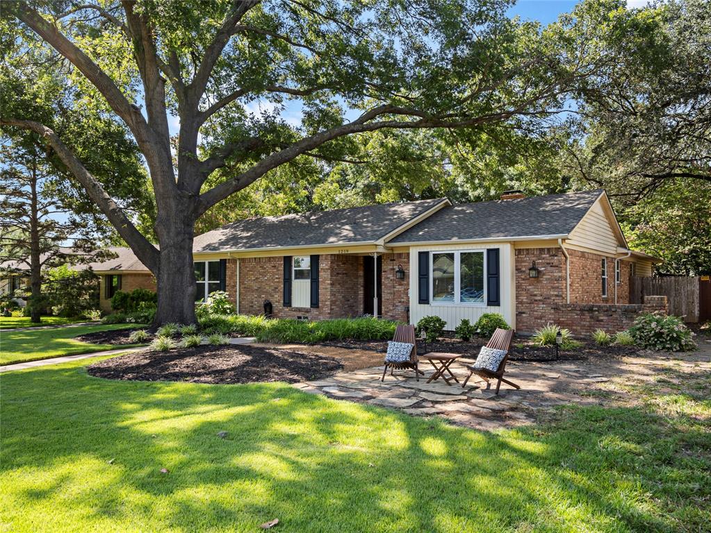 1219 Elmwood Drive