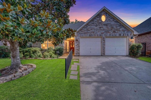 Photo of 3208 Village Oak Drive, Arlington, TX 76017 (MLS # 21307306)