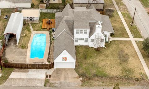 Photo of 701 Market Street E, Honey Grove, TX 75446 (MLS # 21197857)