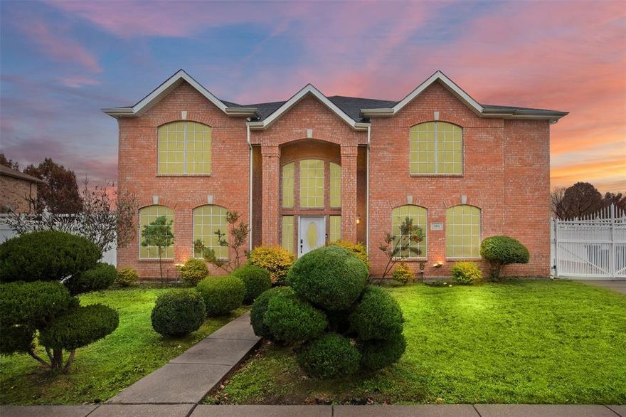 If you’ve been touring homes and thinking, “Why does everything feel the same?” — this one might surprise you.
This 4-bedroom, 3.5-bath home brings the extras buyers actually want, starting with the primary suite on the first floor and a grand staircase with rich hardwood finishes and wrought iron that makes a real first impression. Engineered hardwood floors, custom window coverings, solar screens, and full surround-sound wiring mean the upgrades are already done for you.
Need space that works for real life? You’ve got it. A flex space that can easily be a home office, game room, or extra living area plus a dedicated media room that’s already wired — and yes, the home theater system may be negotiable.
Step outside and it gets even better: a beautiful pond and greenbelt view, a full perimeter fence with an electric gate, and an extended concrete driveway that adds both convenience and curb appeal.
Bottom line? This home gives you more space, more features, and more upgrades than many brand-new homes — without the wait or the add-on costs. Come see it before someone else realizes just how much is packed into this one.