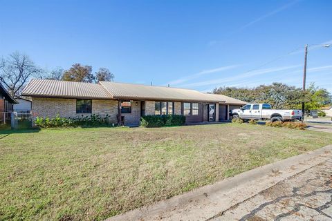 Photo of 1911 Joslin Street, Cleburne, TX 76033 (MLS # 21169579)