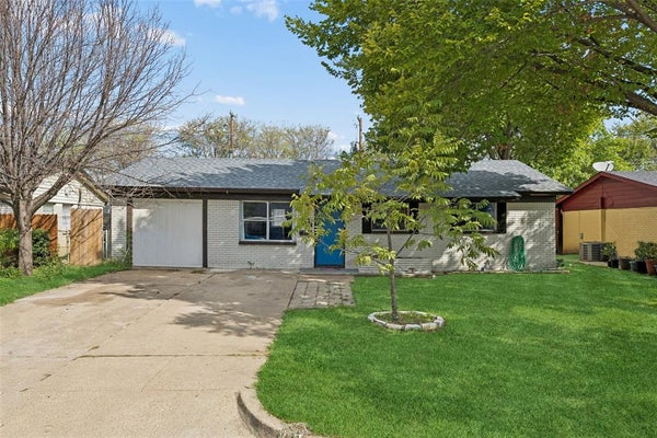 812 W BARRON AVE, FORT WORTH, TX 76140 - Image dfd5cf1ccd5db24ace7a1796cac3b938/2388437574