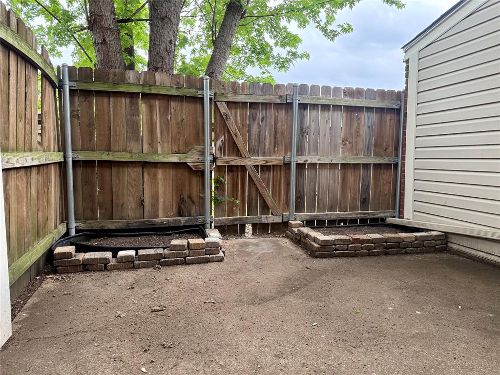 Meadowridge Condos Ph 01 - Residential