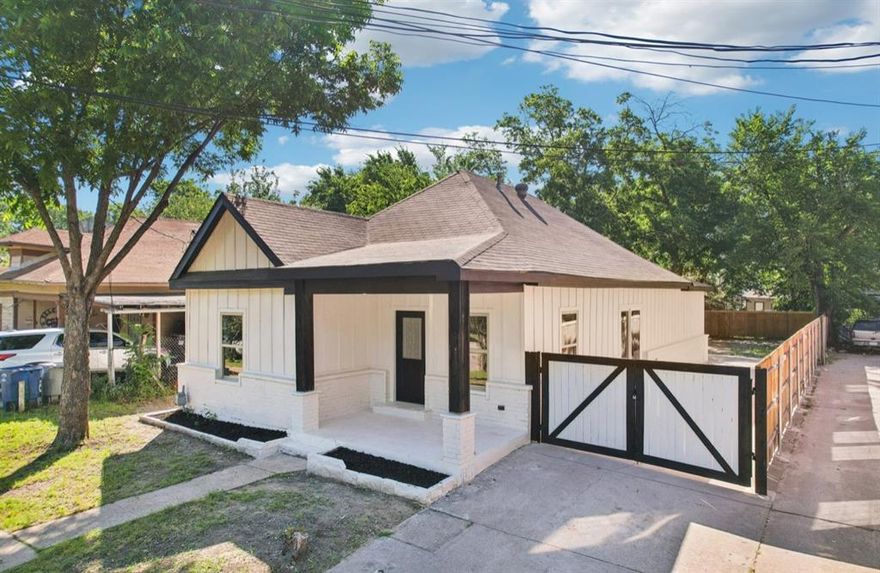 Come see this Beautiful  fully renovated 3 bedroom, 3 bath, spacious living room with spacious kitchen and huge back yard for entertaining.  This home located 2 miles to downtown Dallas, 4 Miles to American Airlines center, close to Santa fe Trail.  LOCATION. LOCATION, LOCATION.  
Mature neighborhood with brand new finishes from inside out.  This home speaks volumes when you walk in not to mention the home is priced to sell. Many new renovations in the surrounding area.  All information deemed reliable but not guaranteed buyer to confirm all measurements.
Merry Christmas seller is willing to help out with 8K in closing cost or reduce from price with a secure contract in December.