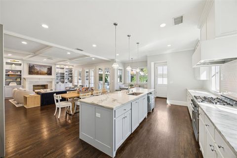 Tiny photo for 6435 Glenrose Court, Dallas, TX 75214 (MLS # 21087512)