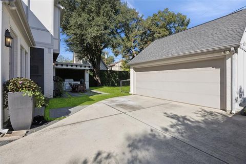 Tiny photo for 6435 Glenrose Court, Dallas, TX 75214 (MLS # 21087512)