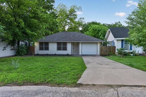 Photo of 1612 W Bond Street, Denison, TX 75020 (MLS # 21243423)