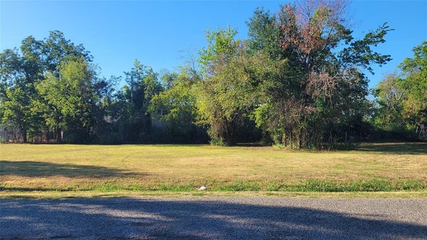 1903 SYCAMORE ST, COMMERCE, TX 75428 - Image dfda9d33c0912ec20b325f7f6bfe5d05/2732926846