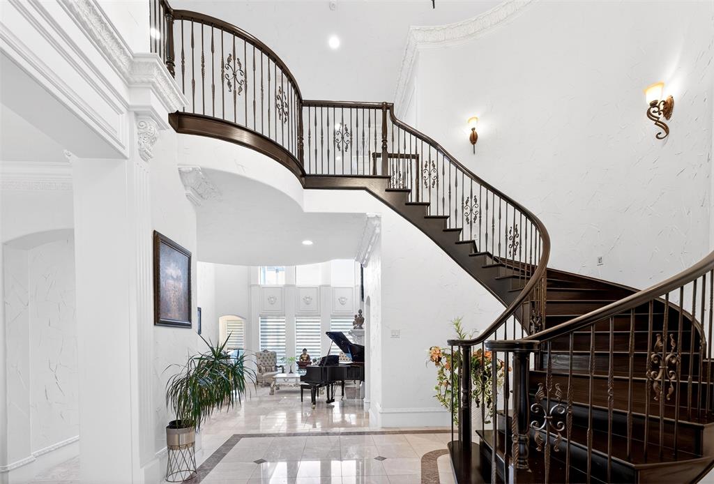 1202 Club House Court