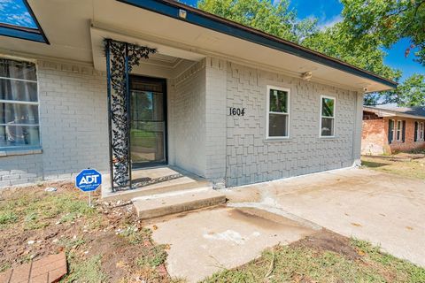 A home in Corsicana