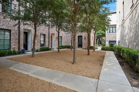 Photo of 14957 Oak Street, Addison, TX 75001 (MLS # 21403775)