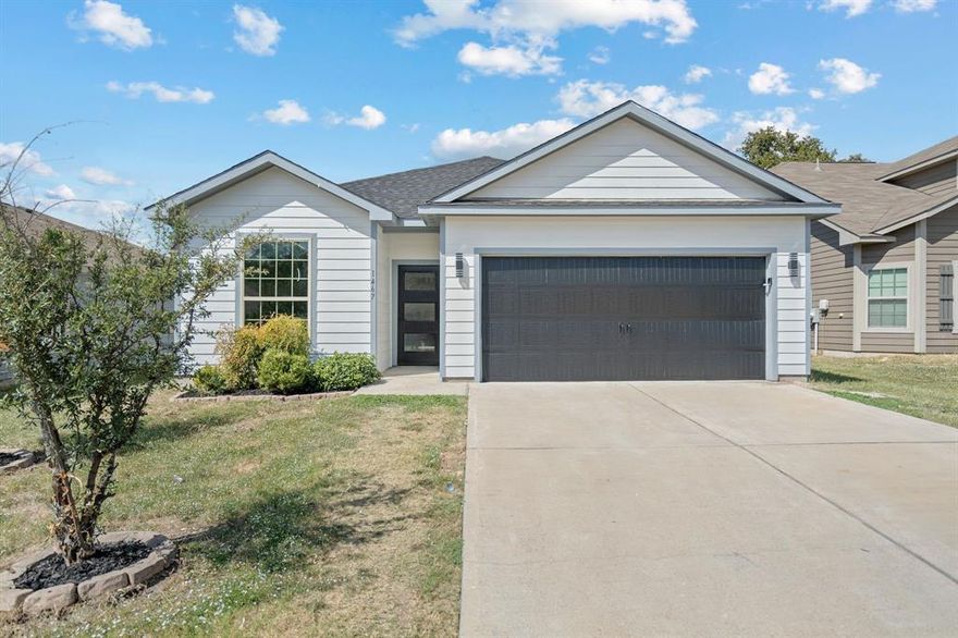 Motivated Seller! Fully remodeled & move-in ready! This modern 3-bed, 2-bath home in Dallas TX has all the right touches — open layout, sleek finishes, and tons of natural light. The kitchen features quartz counters, new cabinets, and stainless-steel appliances. Both bathrooms were completely redone with a fresh, modern look. Plus, a brand-new roof and fresh exterior paint give this home great curb appeal. Conveniently located near shops, dining, and easy access to major highways!