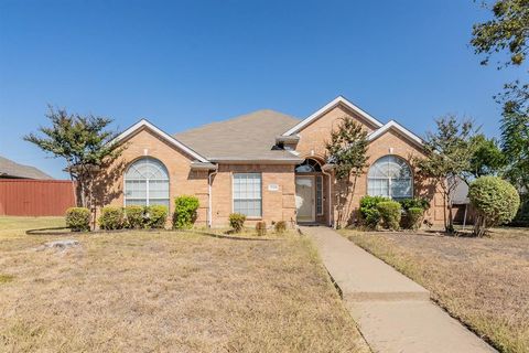 1709 Plum Creek Drive DeSoto TX 75115