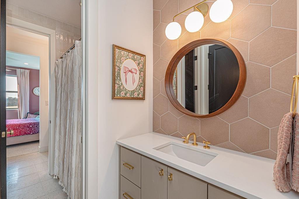 0370 J Woods Tract 1-1 25 ac & 138.040 - Residential