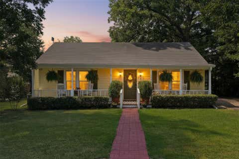 Photo of 1505 Bonham Street, Commerce, TX 75428 (MLS # 21341883)