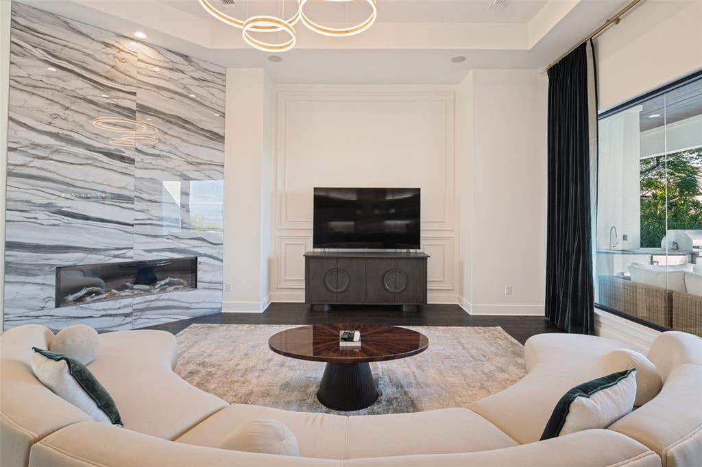 819 Bluff Ridge Drive