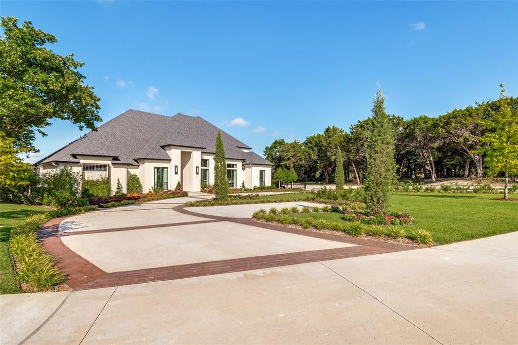 819 Bluff Ridge Drive