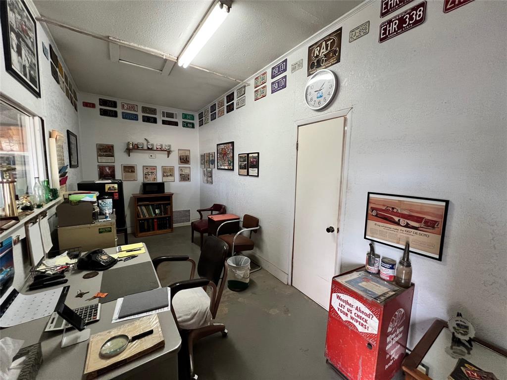 College Of Merkel - Commercial Sale