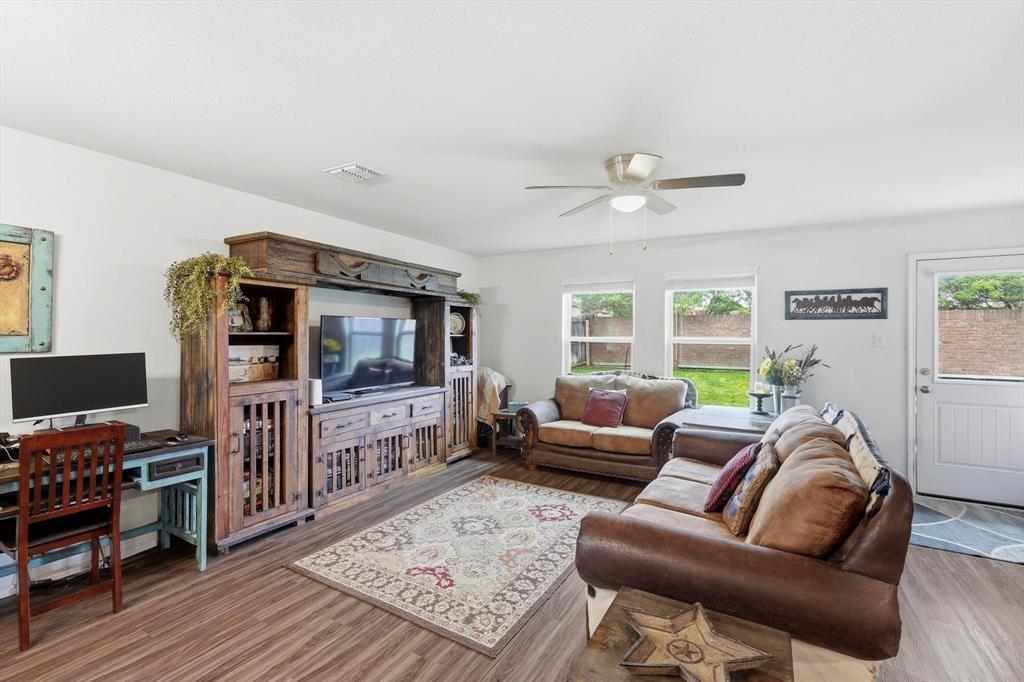 412 Falling Star Drive