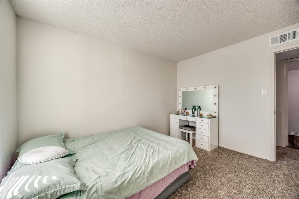 Centre Square 01 Condo - Residential