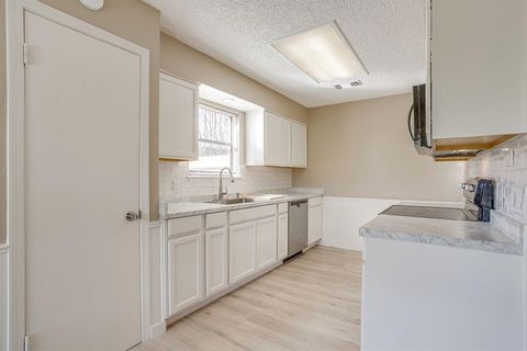 Tiny photo for 1812 Briar Run, Benbrook, TX 76126 (MLS # 21194542)