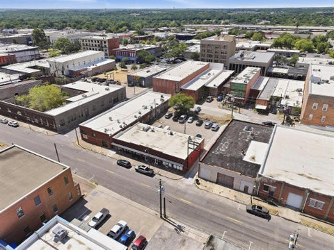 Photo of 202-221 N Walnut Street #202-21, Sherman, TX 75090 (MLS # 21391584)