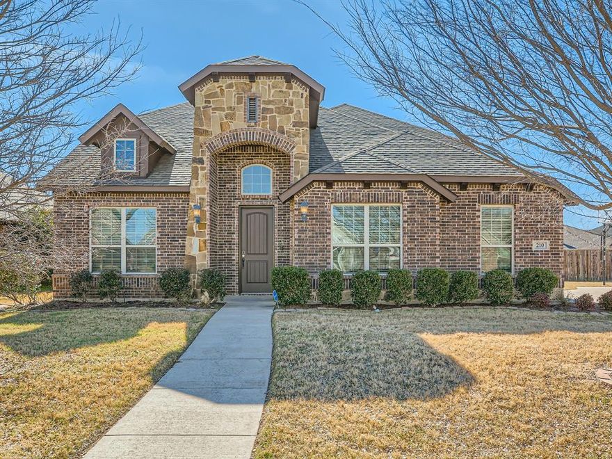 Make this charming 4 bedroom 3 bathroom house your new home! This home features a bright and spacious kitchen and dining room perfect for entertaining! The inviting living room offers ample room to enjoy an evening in or take your night outside to relax on the back patio! Don’t miss this opportunity to make this home yours. Contact our leasing agent for more information!