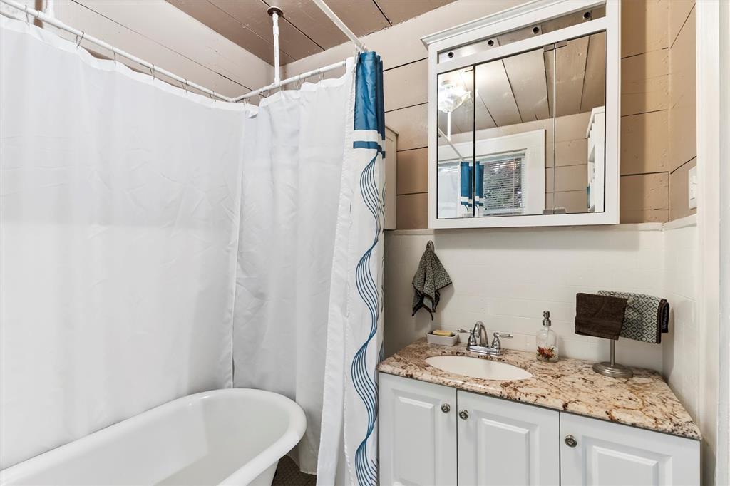 Greenville, Texas 75401, United States, 3 Bedrooms Bedrooms, ,2 BathroomsBathrooms,Residential,Active,147082