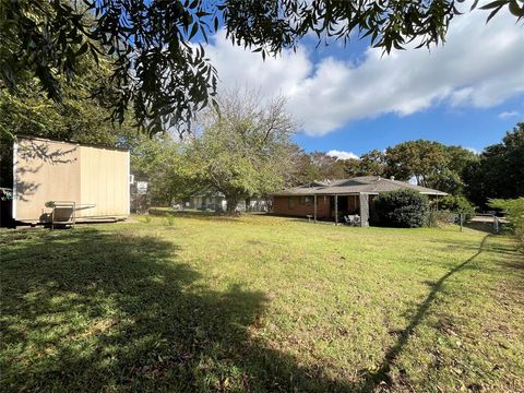 Tiny photo for 507 Lakeshore Drive, Ennis, TX 75119 (MLS # 21100881)