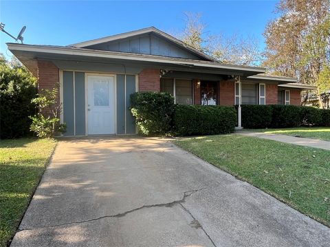 Tiny photo for 507 Lakeshore Drive, Ennis, TX 75119 (MLS # 21100881)