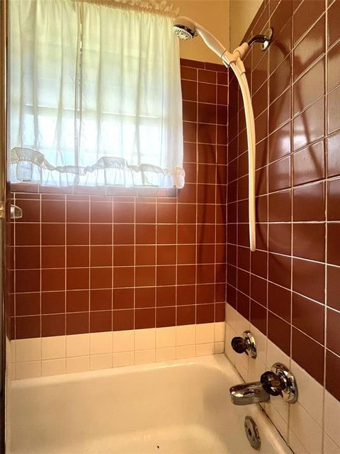 Tiny photo for 507 Lakeshore Drive, Ennis, TX 75119 (MLS # 21100881)