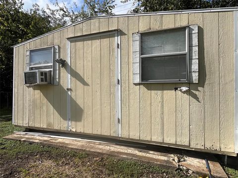 Tiny photo for 507 Lakeshore Drive, Ennis, TX 75119 (MLS # 21100881)